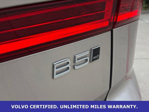Certified 2025 Volvo XC60 B5 Plus AWD/4WD image 9