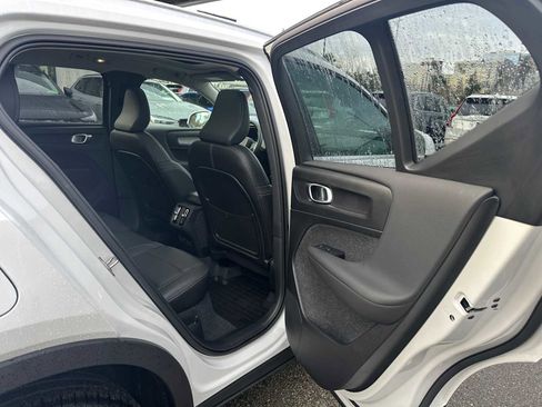 Used 2025 Volvo XC40 B5 Core w/ Climate Package image 13