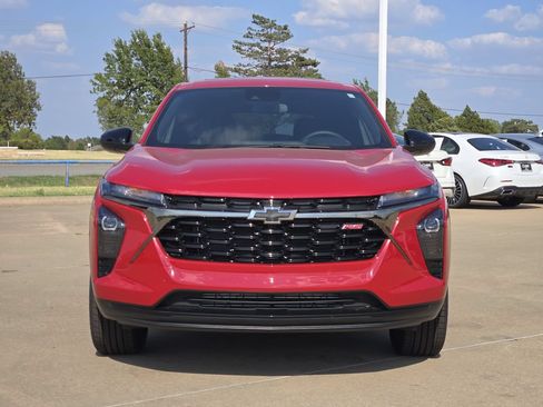 Used 2026 Chevrolet Trax RS w/ Sunroof Package FWD image 2