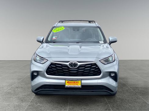 Used 2023 Toyota Highlander XLE FWD image 8