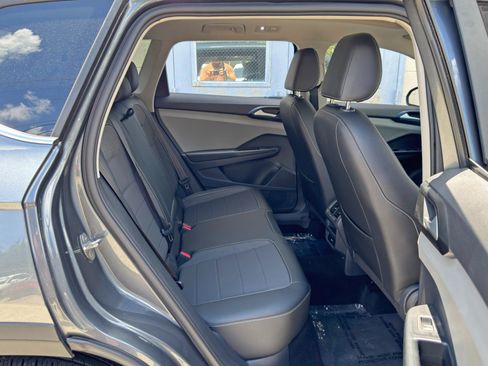 Used 2022 Volkswagen Taos SE w/ Panoramic Sunroof Package AWD/4WD image 33