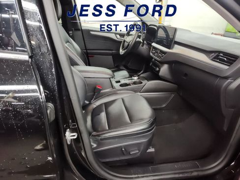 Used 2025 Ford Escape Platinum image 6