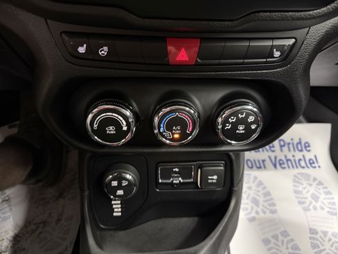 Used 2015 Jeep Renegade Trailhawk w/ Cold Weather Group AWD/4WD image 15
