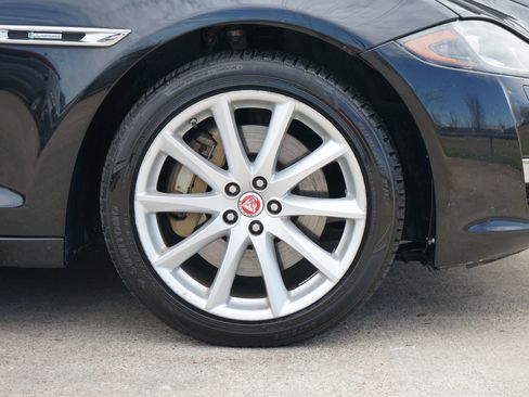 Used 2018 Jaguar XJ R-Sport image 4