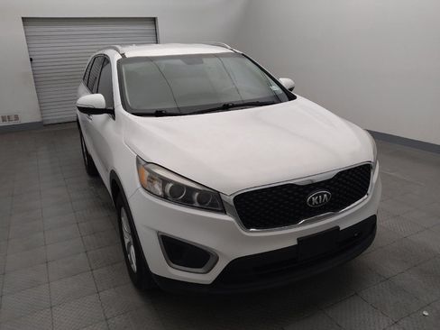 Used 2018 Kia Sorento FWD image 14