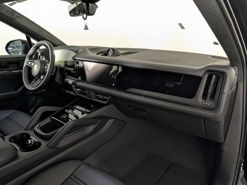 New 2026 Porsche Cayenne GTS AWD/4WD image 19