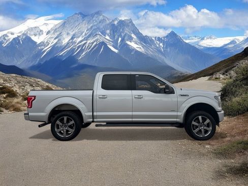 Used 2017 Ford F150 XLT w/ Equipment Group 302A Luxury image 6