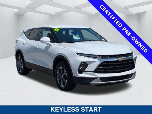 Used 2025 Chevrolet Blazer LT FWD image 3