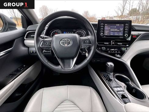 Used 2024 Toyota Camry SE image 6