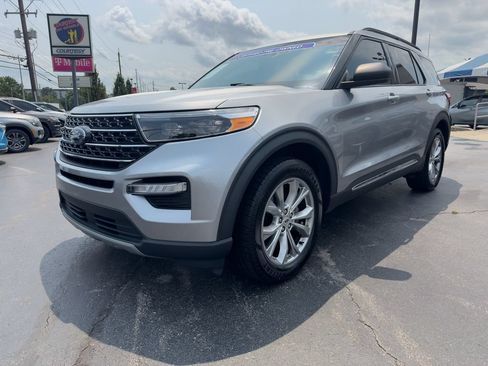 Used 2021 Ford Explorer XLT w/ Equipment Group 202A AWD/4WD image 3