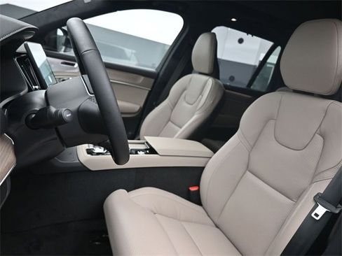 New 2026 Volvo XC90 B6 Ultra w/ Lounge Package image 9