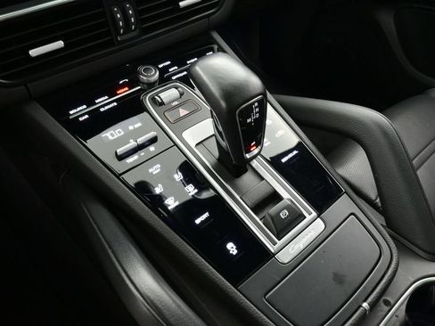 Certified 2023 Porsche Cayenne AWD/4WD image 22