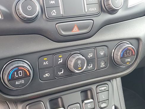 Used 2020 GMC Terrain SLT w/ Preferred Package image 14