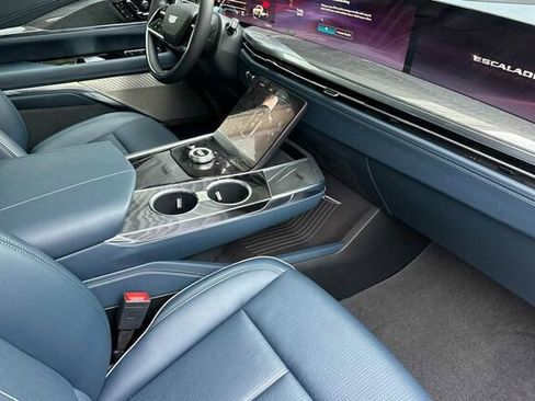 New 2025 Cadillac Escalade IQ Sport 2 w/ LPO, ONYX Package image 18