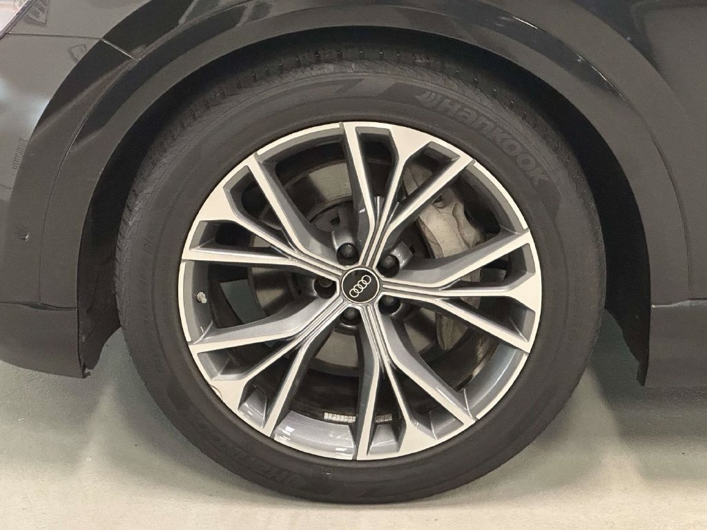 Used 2023 Audi Q8 Prestige w/ Prestige Package AWD/4WD image 9