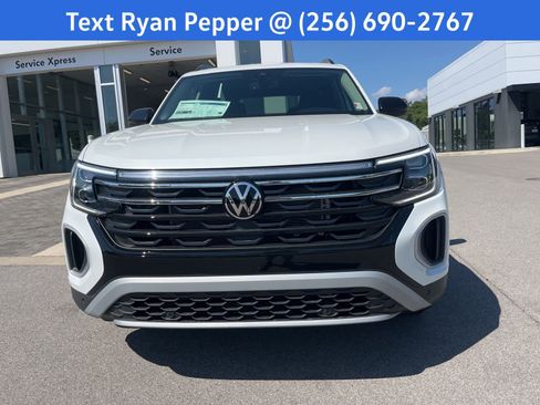 New 2026 Volkswagen Atlas Peak Edition AWD/4WD image 2