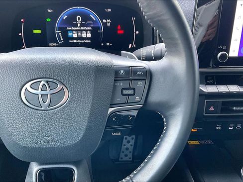 Used 2025 Toyota Camry SE image 23