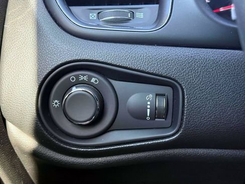 Certified 2023 Jeep Renegade Latitude AWD/4WD image 18