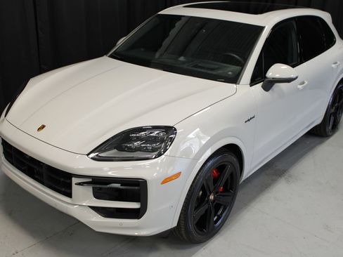 New 2026 Porsche Cayenne S AWD/4WD image 9