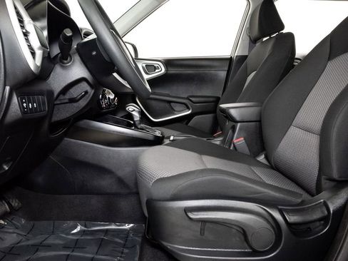 Certified 2025 Kia Soul LX w/ LX Technology Package FWD image 12