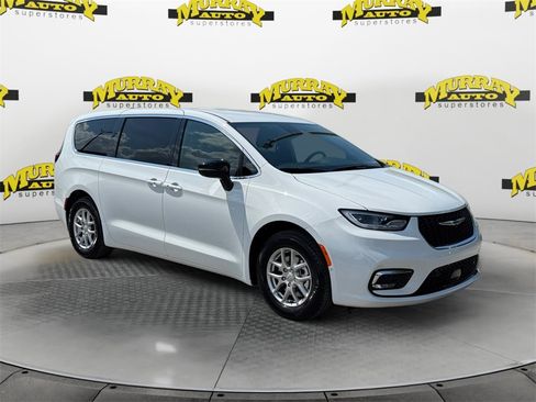 New 2026 Chrysler Pacifica Select image 7