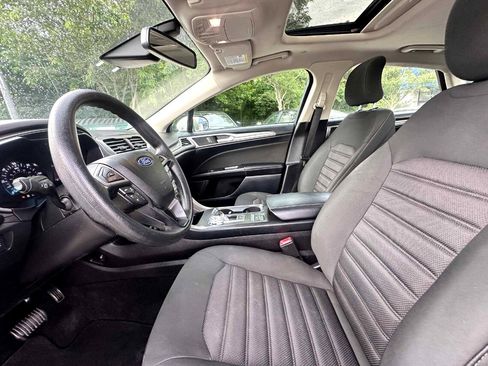 Used 2019 Ford Fusion SE image 16