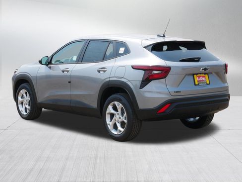 New 2026 Chevrolet Trax LS w/ LS Convenience Package FWD image 3