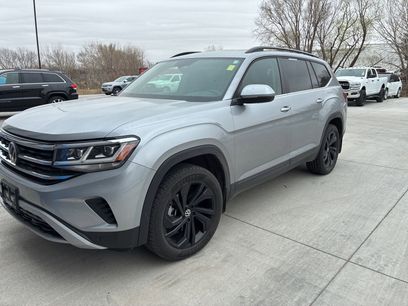 Used 2022 Volkswagen Atlas SE w/ Black Wheel Package
