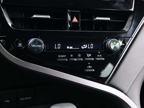 Used 2022 Toyota Camry SE FWD image 20