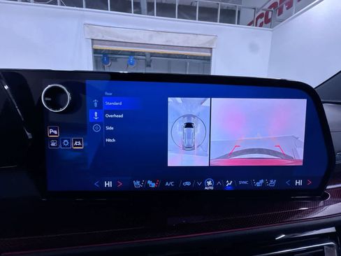 Used 2024 Chevrolet Traverse RS image 26