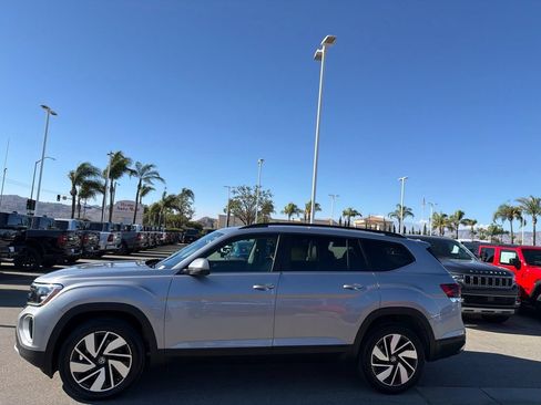 Used 2024 Volkswagen Atlas SE AWD/4WD image 5