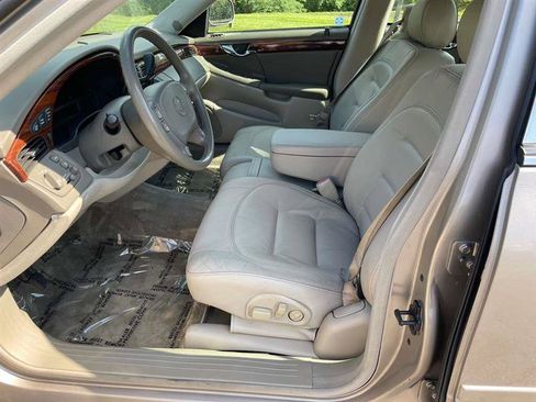 Used 2003 Cadillac De Ville w/ Comfort & Convenience Package FWD image 11