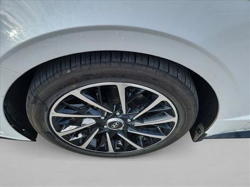 Used 2021 Hyundai Sonata Limited w/ Preferred Accessory Package image 7