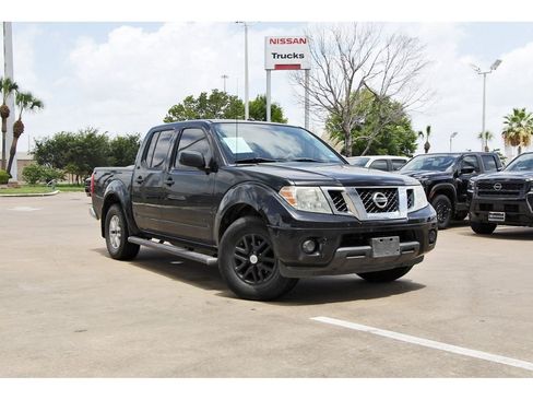 Used 2018 Nissan Frontier SV RWD image 1