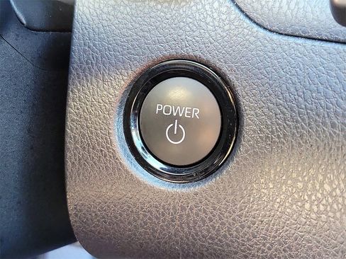 Used 2025 Toyota Camry LE image 31