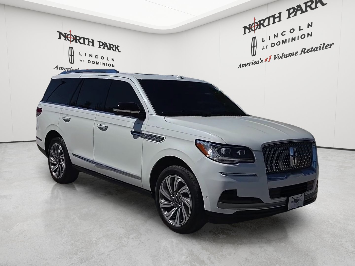 Used 2024 Lincoln Navigator Premiere AWD/4WD image 7