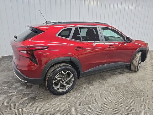 Used 2024 Chevrolet Trax LT w/ Sunroof Package image 3