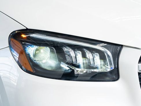 Used 2020 Mercedes-Benz GLS 580 GLS 580 w/ E-Active Body Control Package image 19