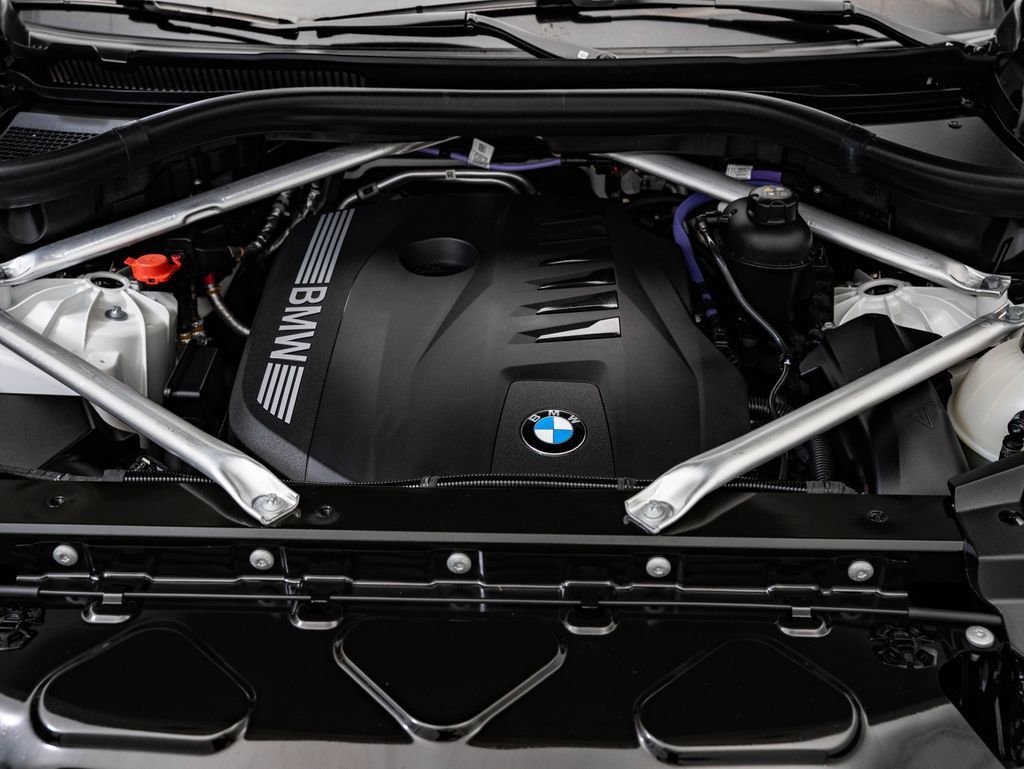 Used 2025 BMW X5 xDrive40i w/ M Sport Package AWD/4WD image 48
