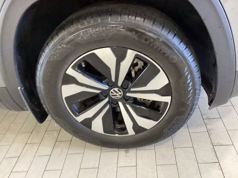 Certified 2024 Volkswagen Atlas SE image 24