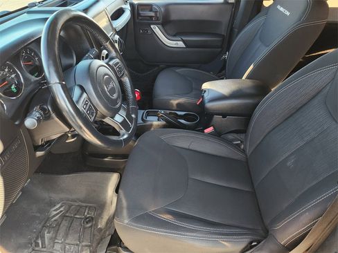 Used 2017 Jeep Wrangler Rubicon w/ Power Convenience Group image 8