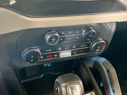 Used 2022 Ford Bronco Wildtrak image 16