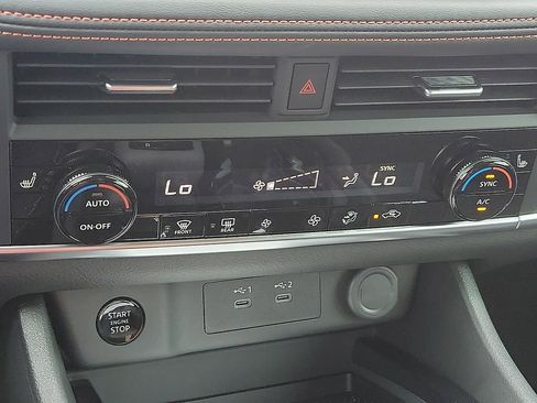 Used 2025 Nissan Rogue SV image 18