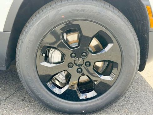 New 2026 Land Rover Defender 110 S image 5