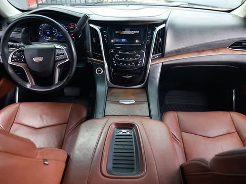 Used 2018 Cadillac Escalade Premium Luxury RWD image 2