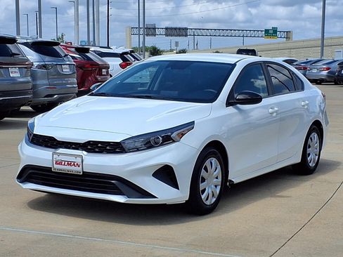 Used 2024 Kia Forte LX FWD image 4