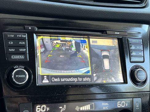 Used 2017 Nissan Rogue SL FWD image 23