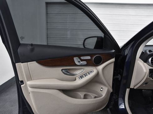 Used 2022 Mercedes-Benz GLC 300 GLC 300 image 9