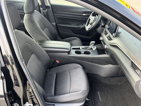 Certified 2025 Nissan Altima 2.5 SV FWD image 17