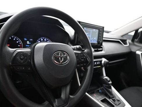 Used 2020 Toyota RAV4 LE FWD image 10